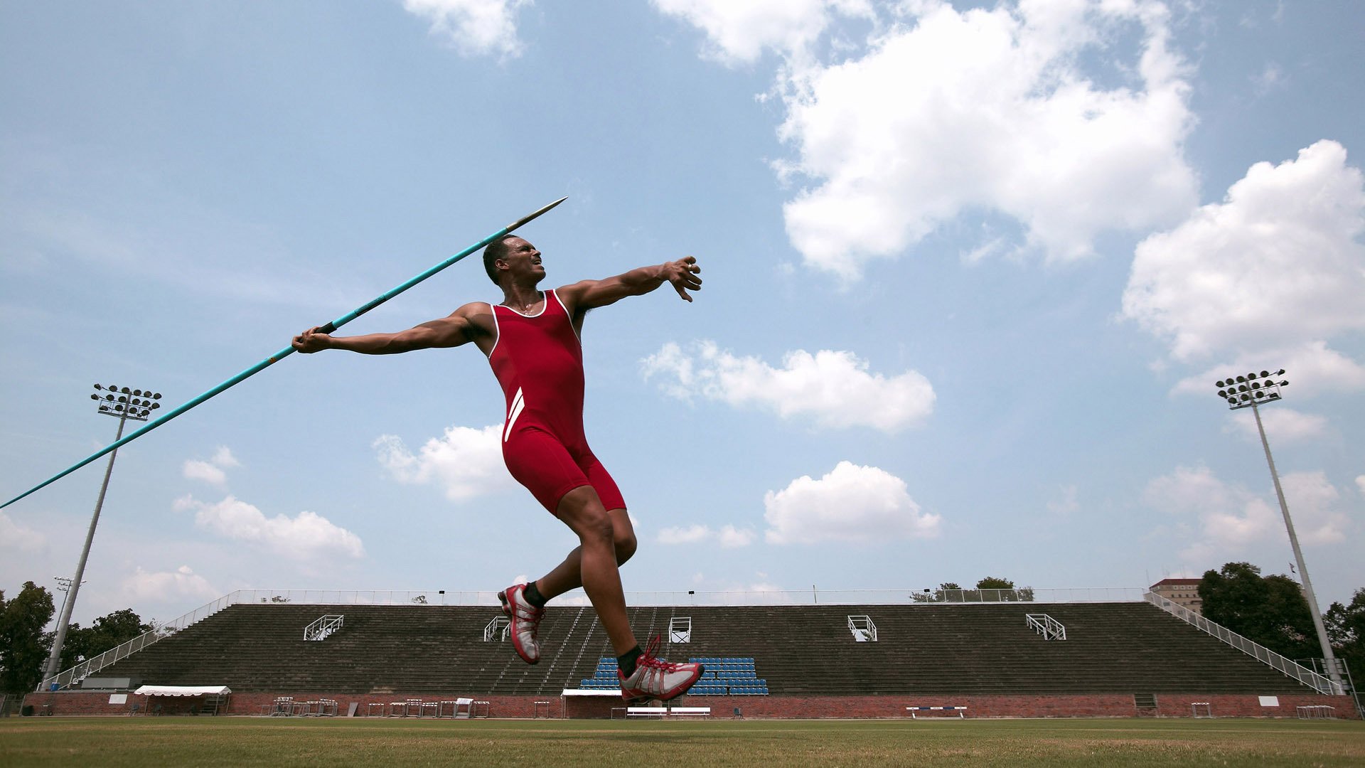 爱游戏娱乐平台-中超球队备战期体能训练强度升级，中超球员身体素质