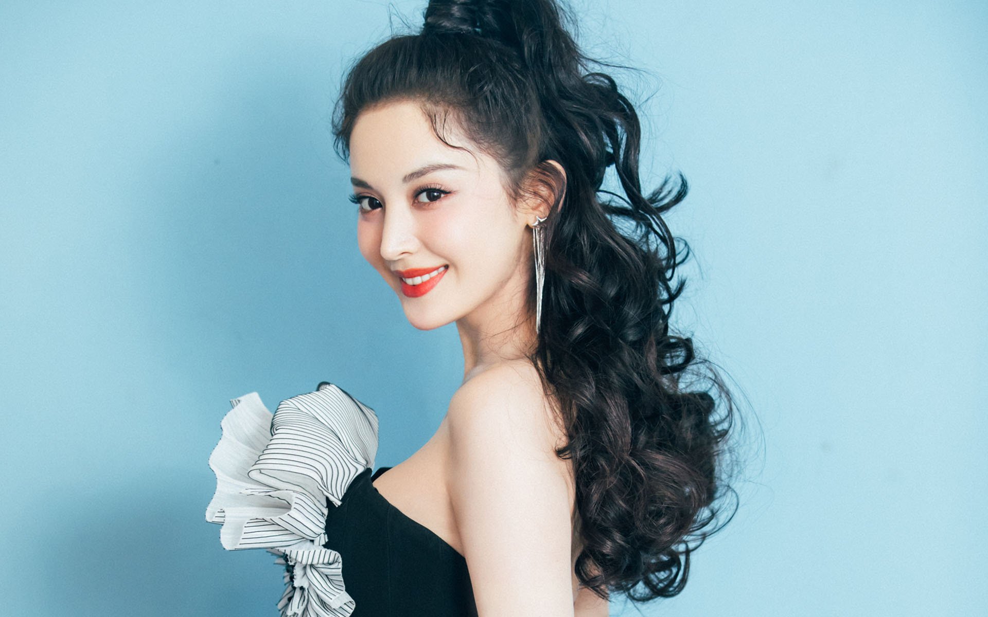 爱游戏app下载-张雨霏三冠加身 成就满载而归，张雨霏夺冠比赛视频