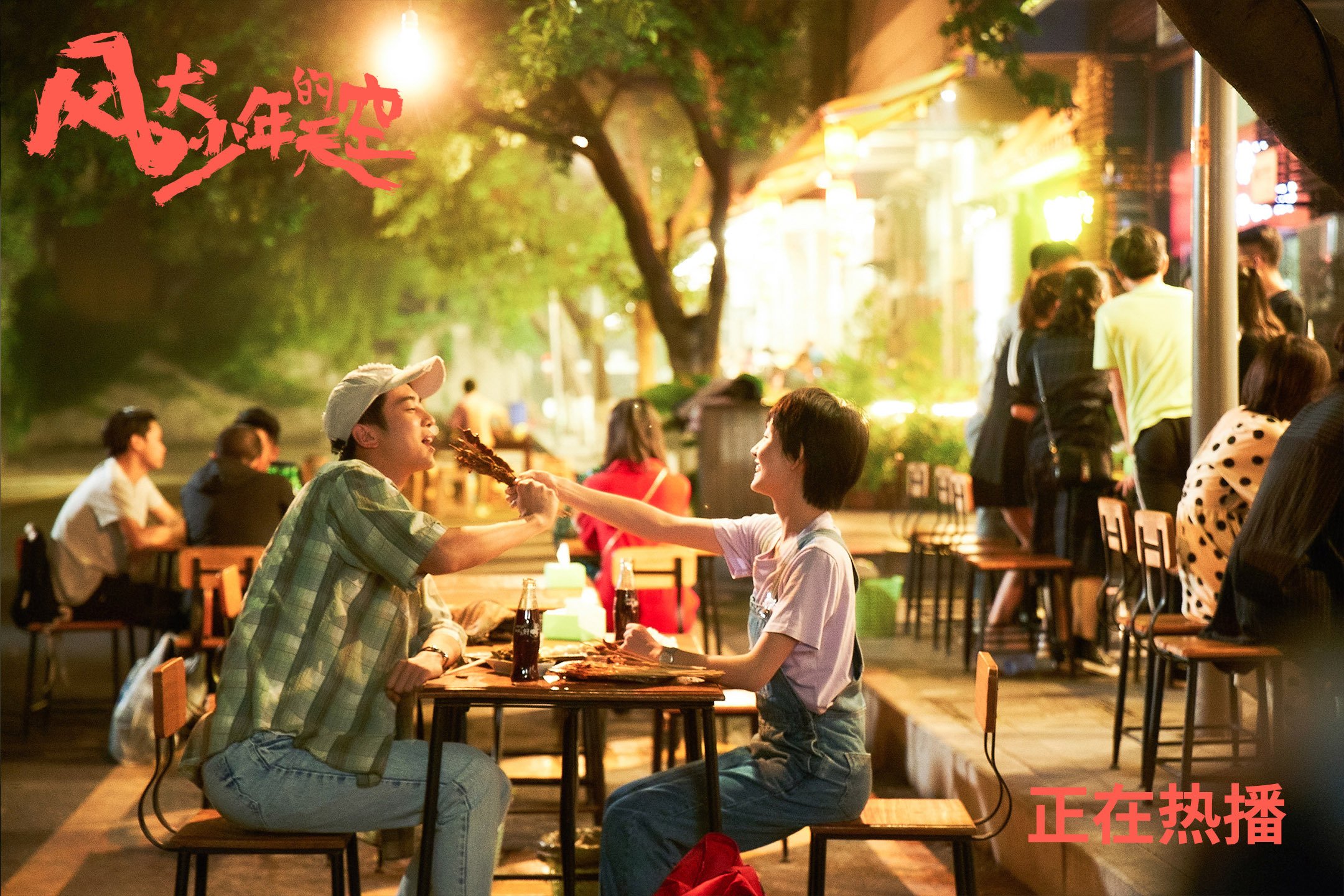 新西兰全黑队全员参与防守,形成强大防线,新西兰队长